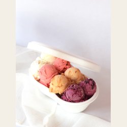 Frisk lavet gelato i literbokse