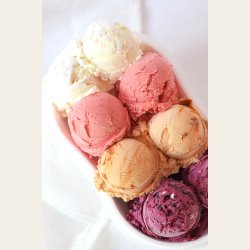 Frisk lavet gelato i literbokse